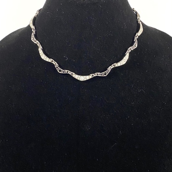 Necklace Rhinestones Scalloped Design 15”+3” - Picture 3 of 14